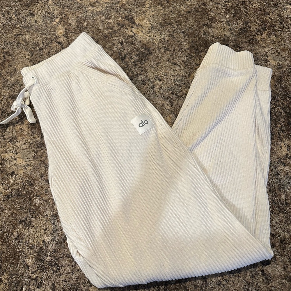 ALO Yoga Muse Sweatpants